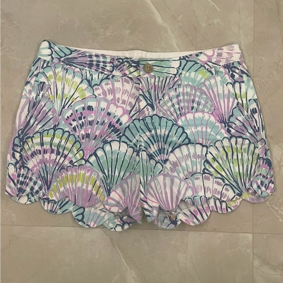 Lilly Pulitzer Pants - Lilly Pulitzer Shorts Size 6 Buttercup  Multicolor Seashell Print Scalloped Hem